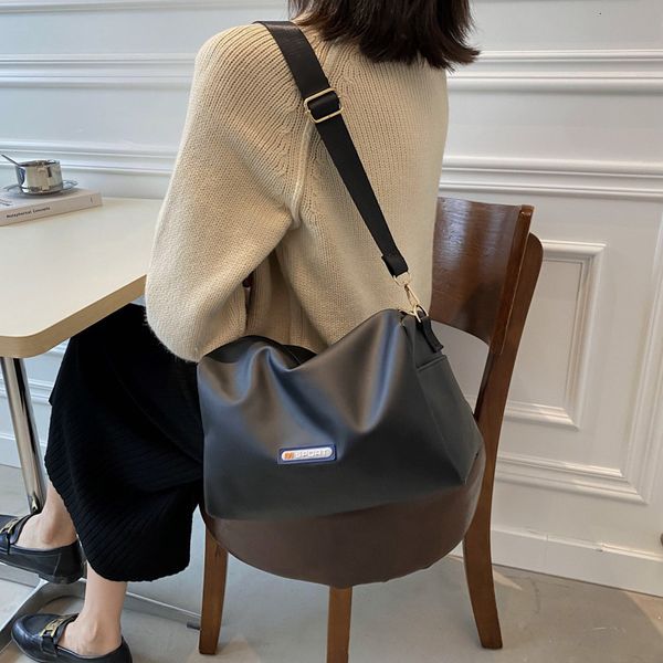 large capacity leisure bags are popular this year. 2021 fashion women's fall net red portable single shoulder messenger, Black;red
large capacity leisure bags are popular this year. 2021 fashion women's fall net red portable single shoulder messenger, Black;red