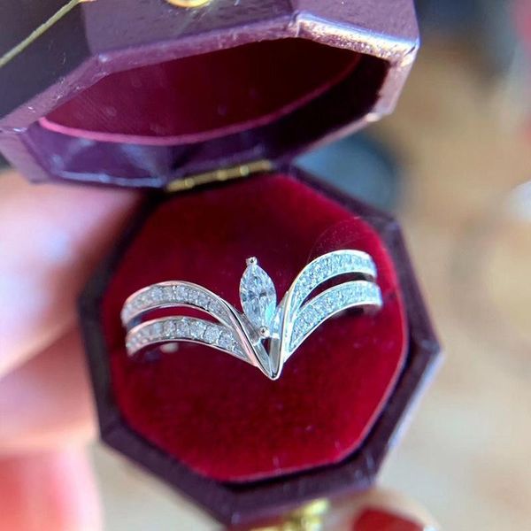 wedding rings fashion v-rings inlay cubic zirconia female exquisite ring multiple sizes available luxury jewelry valentine's gift, Slivery;golden
wedding rings fashion v-rings inlay cubic zirconia female exquisite ring multiple sizes available luxury jewelry valentine's gift, Slivery;golden