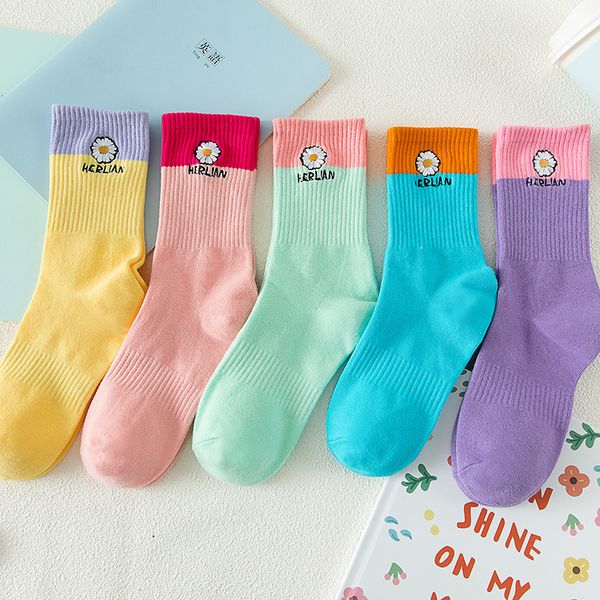 autumn mid tube women's candy contrast stockings japan and south korea department versatile embroidery floret college style cotton, Black;white
autumn mid tube women's candy contrast stockings japan and south korea department versatile embroidery floret college style cotton, Black;white