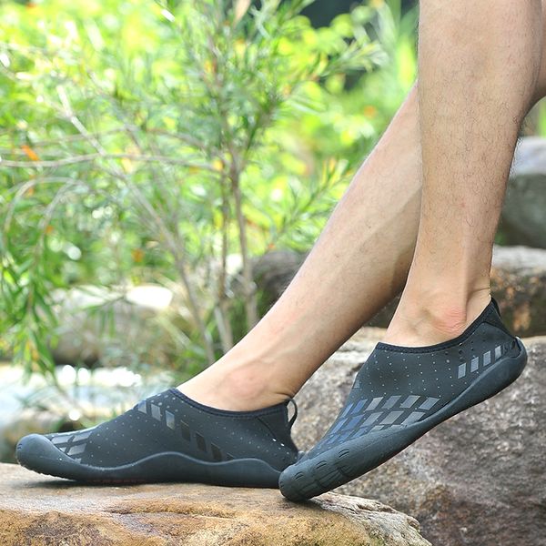 2021 off men womens sports running shoes sandy beach fashion black blue red outdoor sneakers size 36-46 wy21-1786
2021 off men womens sports running shoes sandy beach fashion black blue red outdoor sneakers size 36-46 wy21-1786