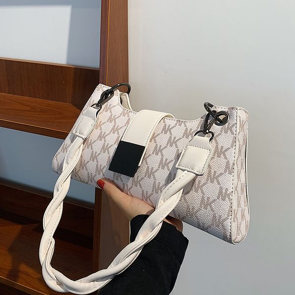 new niche design handbags all-match messenger bag 2021 new fashion underarm bag selling square bag shoulder width 30cm
new niche design handbags all-match messenger bag 2021 new fashion underarm bag selling square bag shoulder width 30cm