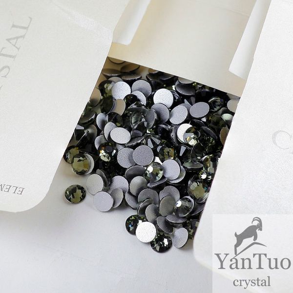 black diamond mchine cut flat back glass rhinestones non fix for shoes 
black diamond mchine cut flat back glass rhinestones non fix for shoes