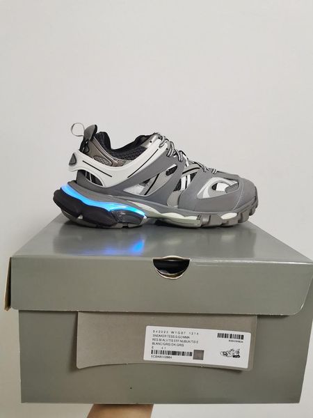 2021 triples-s led branco 3m triple s faixa 3.0 sapatos running liberar 3 tess gomma maille jogging esporte sneaker tamanho 36-45
2021 triples-s led branco 3m triple s faixa 3.0 sapatos running liberar 3 tess gomma maille jogging esporte sneaker tamanho 36-45