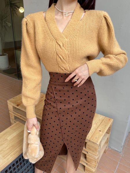 women's sweaters v-neck warm women sweater puff sleeves off the shoulder comfortable short cloths red white green yellow fashion winter, White;black
women's sweaters v-neck warm women sweater puff sleeves off the shoulder comfortable short cloths red white green yellow fashion winter, White;black
