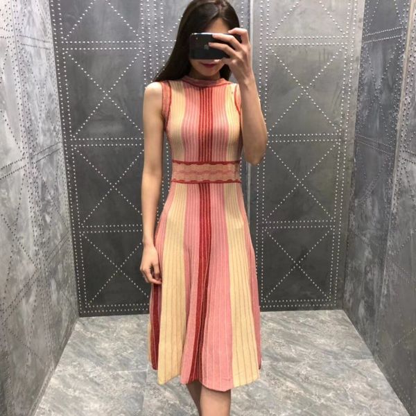 dress 2021 summer milk tea sister the same knitted positive and negative fashion sleeveless v-neck long k5hw, Black;gray
dress 2021 summer milk tea sister the same knitted positive and negative fashion sleeveless v-neck long k5hw, Black;gray
