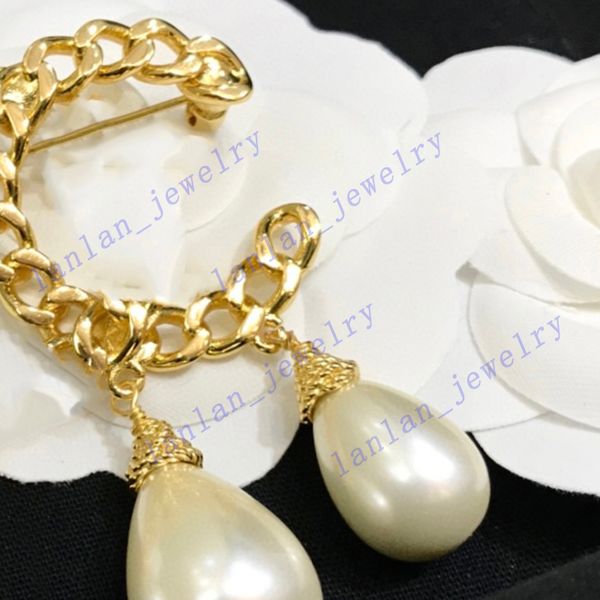 women's designer brooch water drop glass pearl chain classic double letter logo with original box l-c13, Gray
women's designer brooch water drop glass pearl chain classic double letter logo with original box l-c13, Gray