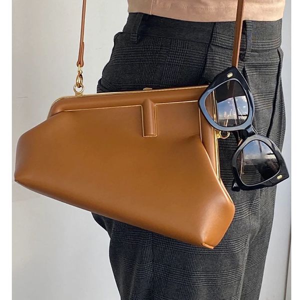 luxury handbags storage r09 leather women's 2021 autumn winter new f h the same h fashion single shoulder messenger bag
luxury handbags storage r09 leather women's 2021 autumn winter new f h the same h fashion single shoulder messenger bag