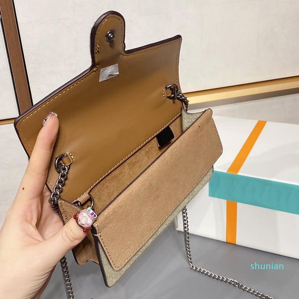 women's mini luxury designer evening bag high-quality pu material chain shoulder bags fashionable brand clutch 2021 wallet 958
women's mini luxury designer evening bag high-quality pu material chain shoulder bags fashionable brand clutch 2021 wallet 958