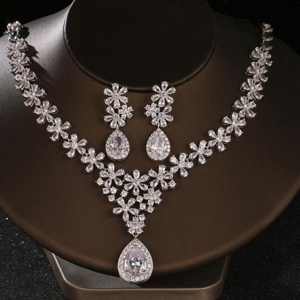 Earrings & Necklace Fashion High-grade Bridal Jewelry Atmospheric Crystal Two-piece Dress With Sets, Silver
Earrings & Necklace Fashion High-grade Bridal Jewelry Atmospheric Crystal Two-piece Dress With Sets, Silver