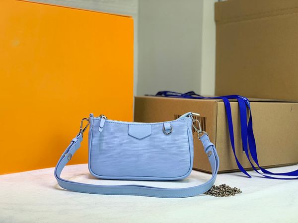 2021 woman's bag high leather fashion large capacity ladies handbag size 19-11.5-3cm
2021 woman's bag high leather fashion large capacity ladies handbag size 19-11.5-3cm