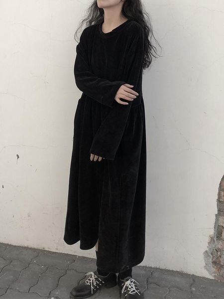 casual dresses autumn winter lady style solid color round collar irregular fork design velvet temperament long money dress, Black;gray
casual dresses autumn winter lady style solid color round collar irregular fork design velvet temperament long money dress, Black;gray