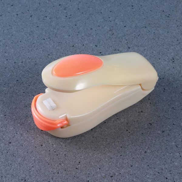 bag clips mini portable heat sealing machine impulse seal packing kit tools (random color)
bag clips mini portable heat sealing machine impulse seal packing kit tools (random color)