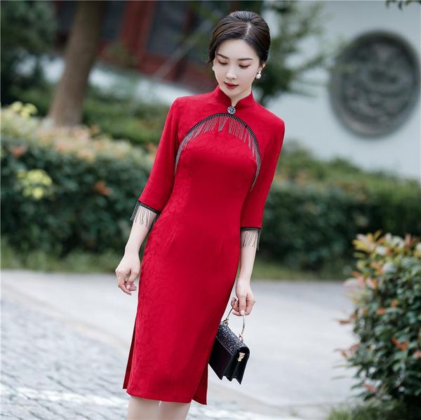 red vintage chinese traditional women dobby cheongsam tassel mid length qipao big size 4xl elegant mandarin collar vestidos ethnic clot
red vintage chinese traditional women dobby cheongsam tassel mid length qipao big size 4xl elegant mandarin collar vestidos ethnic clot