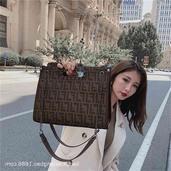 bag women autumn new chain single back messenger portable tote bag women's fashion s
bag women autumn new chain single back messenger portable tote bag women's fashion s