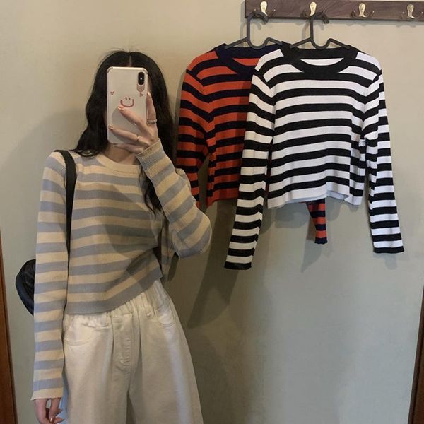 women's sweaters autumn and winter round neck striped long sleeve pullover knitted loose fashion short sweater, White;black 
women's sweaters autumn and winter round neck striped long sleeve pullover knitted loose fashion short sweater, White;black