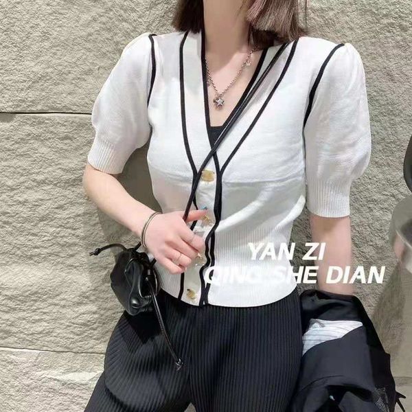 the 2021 high version is the same as refined button temperament famous lady v collar shows thin age knit cardigan black and white bump short, White;black
the 2021 high version is the same as refined button temperament famous lady v collar shows thin age knit cardigan black and white bump short, White;black
