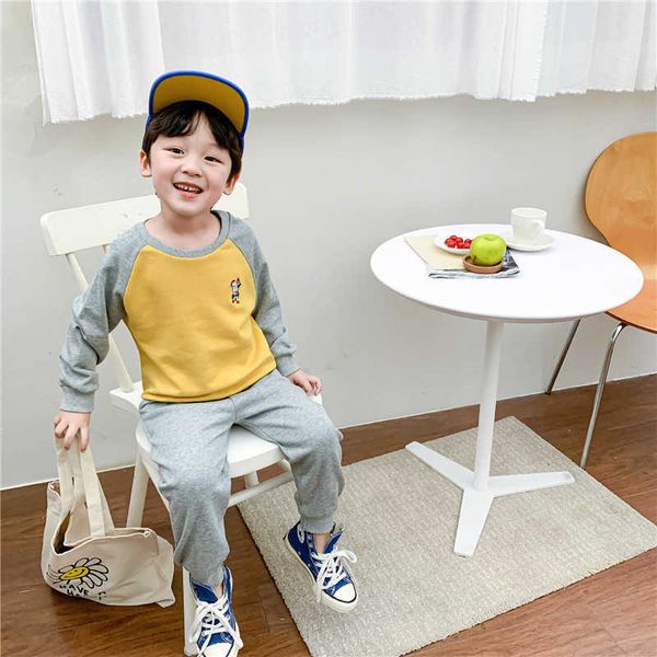 spring autumn boys fashion 2 piece set patchwork cartoons sweatshirts + casual solid trousers clothing suit sports 210615, White
spring autumn boys fashion 2 piece set patchwork cartoons sweatshirts + casual solid trousers clothing suit sports 210615, White