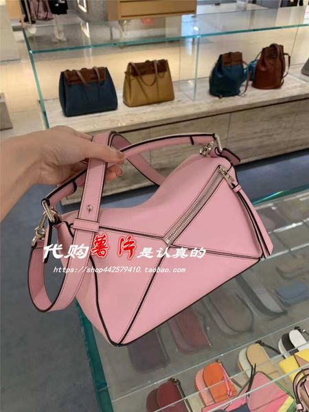 2021 luo yiwei women's small puzzle geometric splicing deformation medium one shoulder messenger bag
2021 luo yiwei women's small puzzle geometric splicing deformation medium one shoulder messenger bag