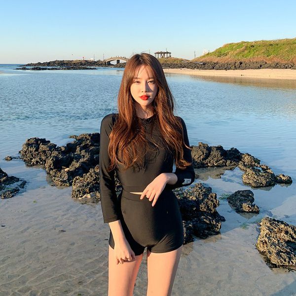 Swimsuit 2021 new Korean split solid color fashion sexy thin conservative two piece women's swimsuit, White;black
Swimsuit 2021 new Korean split solid color fashion sexy thin conservative two piece women's swimsuit, White;black