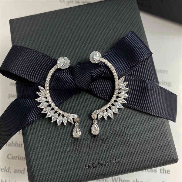 s925 sterling silver gear-shaped wings lace long tassel horse eye drop leaf vintage diamond curved earrings, Golden;silver
s925 sterling silver gear-shaped wings lace long tassel horse eye drop leaf vintage diamond curved earrings, Golden;silver