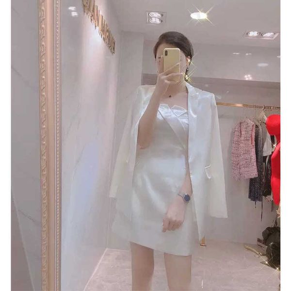 luxury evening dress 2021 style small fragrance celebrity temperament simple strapls acetic acid satin coat two-piece female suit, Black;gray
luxury evening dress 2021 style small fragrance celebrity temperament simple strapls acetic acid satin coat two-piece female suit, Black;gray
