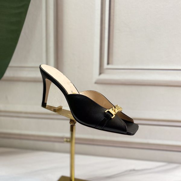 2021 classic high heeled sandals coarse heel leather suede woman shoes metal buckle for parties occupation sandals size34-42, Black
2021 classic high heeled sandals coarse heel leather suede woman shoes metal buckle for parties occupation sandals size34-42, Black