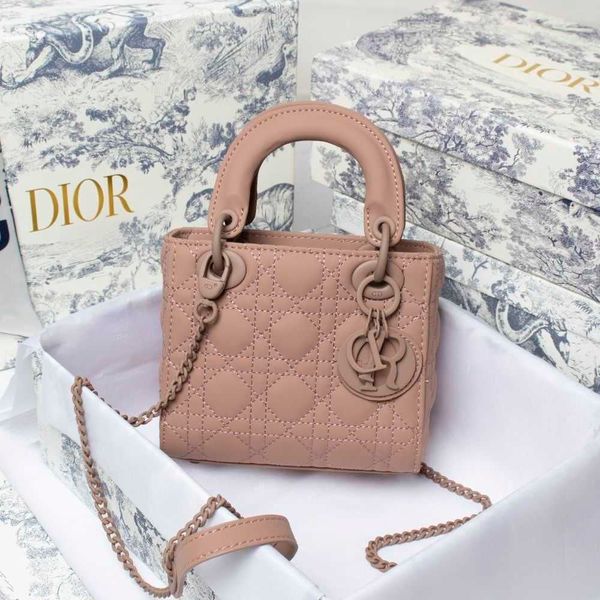 2021 new straddle portable frosted mini three lattice rhombic chain leather casual messenger bag zly
2021 new straddle portable frosted mini three lattice rhombic chain leather casual messenger bag zly