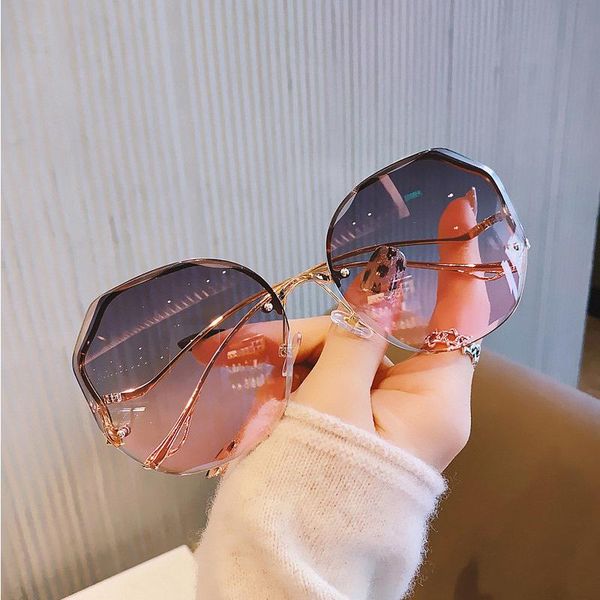 sunglasses fashion rimless women gradient shades vintage brand designer oversized round sun glasses for female driving, White;black
sunglasses fashion rimless women gradient shades vintage brand designer oversized round sun glasses for female driving, White;black