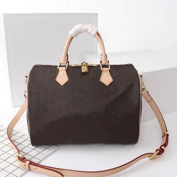 luxury designer shoulder bag for women crossbody bags classic travel purse 25 30 35 cm fashion woman pillow cross body totes lady handbagsde
luxury designer shoulder bag for women crossbody bags classic travel purse 25 30 35 cm fashion woman pillow cross body totes lady handbagsde