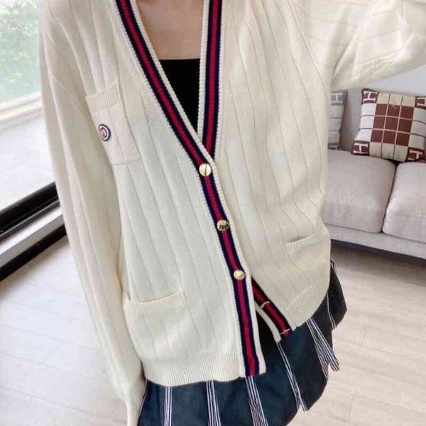 2022 factory wholesale new model 21 early autumn college style v-neck embroidery color stripe gold button cardigan sweater jacket women, White;black
2022 factory wholesale new model 21 early autumn college style v-neck embroidery color stripe gold button cardigan sweater jacket women, White;black