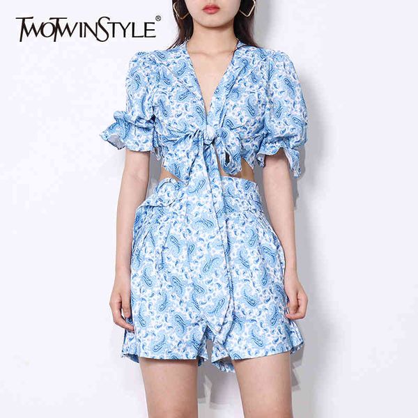 casual print two piece set for women v neck puff short sleeve shirt high waist short pant hit color sets female new 210428, White
casual print two piece set for women v neck puff short sleeve shirt high waist short pant hit color sets female new 210428, White