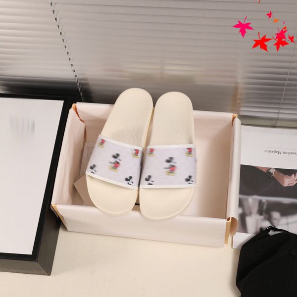 2021 slipper designer slide summer sandals fashion men beach indoor flat flip flops leather luxurys shoes mens slippers with box size 39-45, Black
2021 slipper designer slide summer sandals fashion men beach indoor flat flip flops leather luxurys shoes mens slippers with box size 39-45, Black