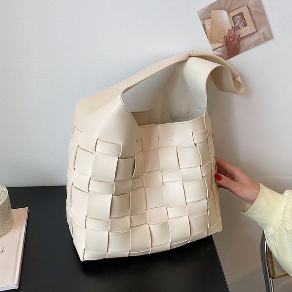 large-capacity weaving small pu leather shoulder bags for women 2021 summer trend luxury fashion travel shopping handbags a3t38
large-capacity weaving small pu leather shoulder bags for women 2021 summer trend luxury fashion travel shopping handbags a3t38