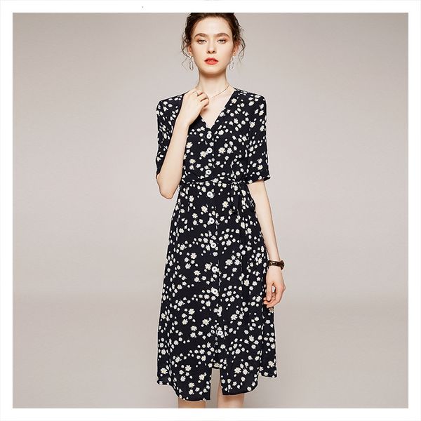 dress 2021 summer mulberry silk v-neck short-sleeved printed mid-length skirt a generation of hair, Black;gray
dress 2021 summer mulberry silk v-neck short-sleeved printed mid-length skirt a generation of hair, Black;gray