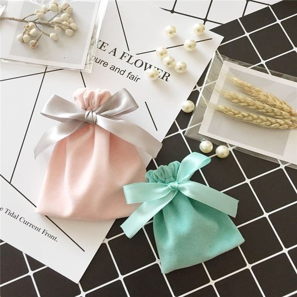 4ont flannelette boxes brocade small cloth packaging boxes flannelette jewelry storage jewelry bag play bag, Black;white
4ont flannelette boxes brocade small cloth packaging boxes flannelette jewelry storage jewelry bag play bag, Black;white