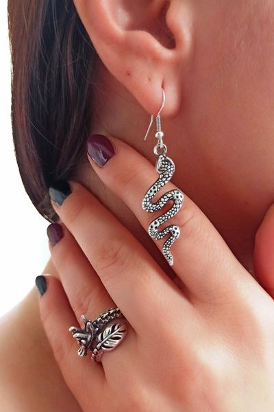 earrings & necklace women's fashion jewelry antique silver plated dotted snake and dragon ring handmade custom sets
earrings & necklace women's fashion jewelry antique silver plated dotted snake and dragon ring handmade custom sets
