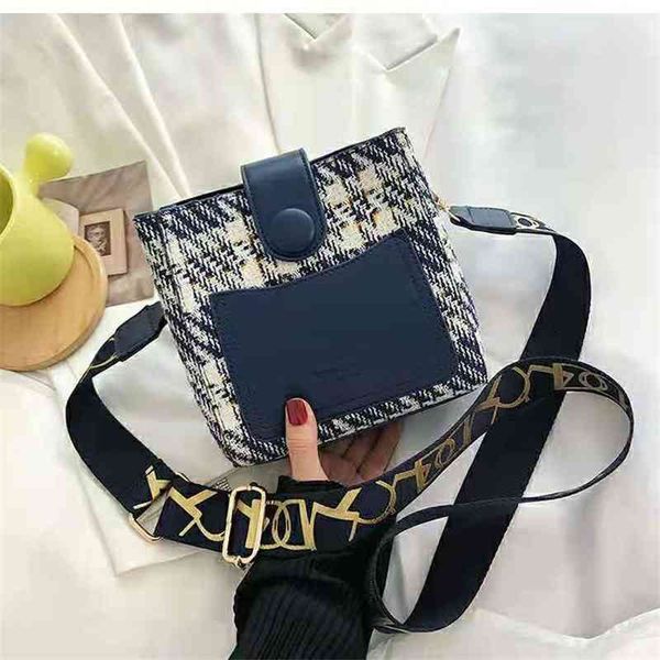canvas large capacity 2021 new fashion high-end sense hand-held women's bag one shoulder versatile ins lattice tote bag
canvas large capacity 2021 new fashion high-end sense hand-held women's bag one shoulder versatile ins lattice tote bag