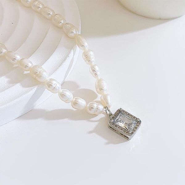 chokers silver shiny square zircon freshwater pearl temperament short clavicle chain classic vintage ladies elegant necklace jewelry, Golden;silver
chokers silver shiny square zircon freshwater pearl temperament short clavicle chain classic vintage ladies elegant necklace jewelry, Golden;silver