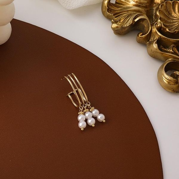 dangle & chandelier retro imitation pearl tassel ear clip without pierced earrings personalized design for girl fashion jewelry wholesale, Silver
dangle & chandelier retro imitation pearl tassel ear clip without pierced earrings personalized design for girl fashion jewelry wholesale, Silver