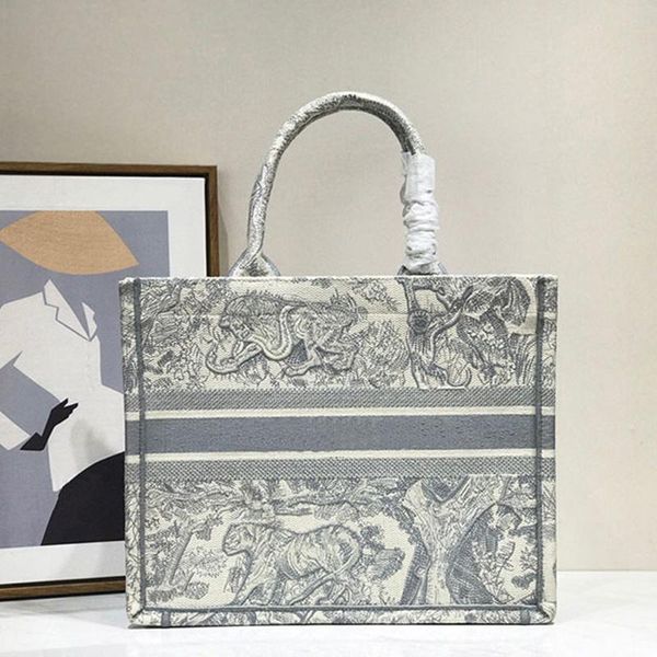 large capacity hand bags female 2021 wild commuter presbyopia shopping embroidery handbag fashion lady wallet shoulder bag
large capacity hand bags female 2021 wild commuter presbyopia shopping embroidery handbag fashion lady wallet shoulder bag