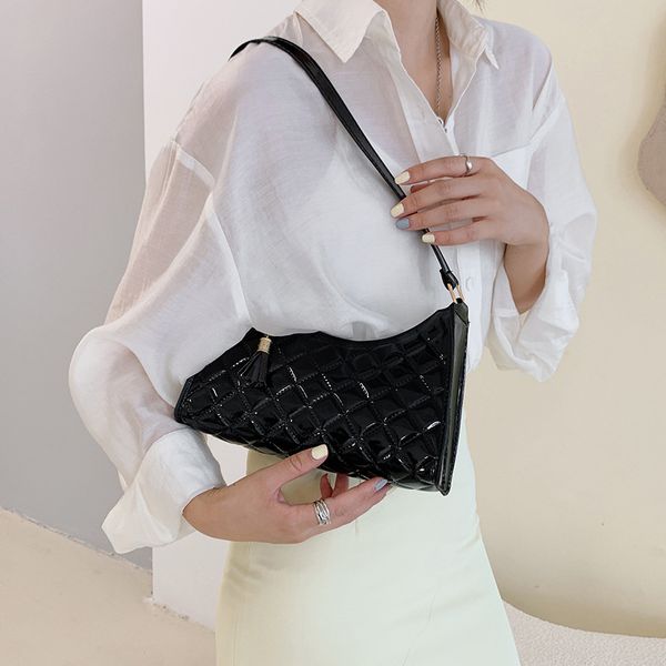 korean lengge small bag women's autumn simple 2021 fashion single shoulder armpit square, Black;red
korean lengge small bag women's autumn simple 2021 fashion single shoulder armpit square, Black;red