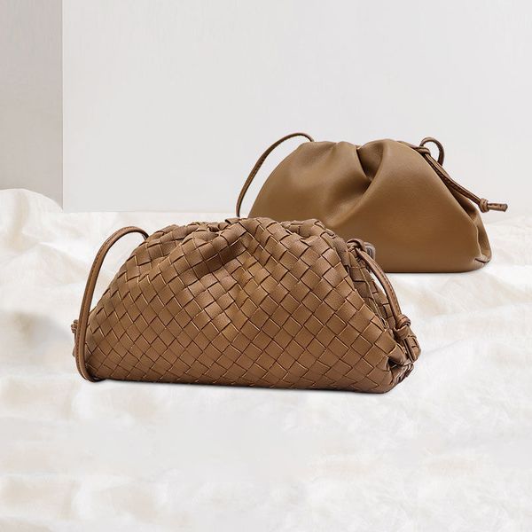 venetas bottega women's trend magnetic buckle cloud woven cowhide fold dumpling inclined cross bag designer handbag wan
venetas bottega women's trend magnetic buckle cloud woven cowhide fold dumpling inclined cross bag designer handbag wan
