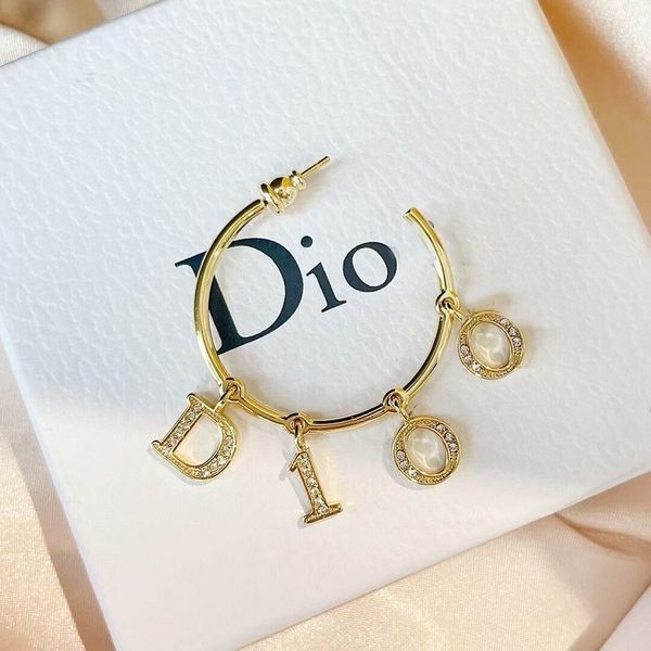 aaa designer jewelry home 2021 new gold classic letter hook earrings high version brass material, Golden;silver
aaa designer jewelry home 2021 new gold classic letter hook earrings high version brass material, Golden;silver