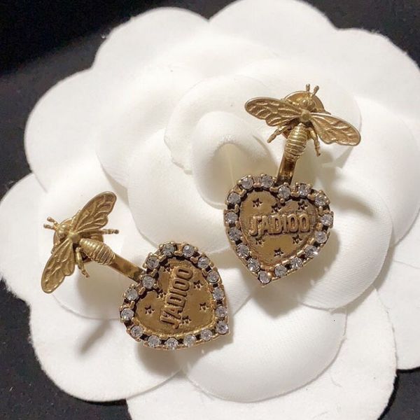 chandeliers earrings d family letter love female dijia net red texture back hanging bee silver needle
chandeliers earrings d family letter love female dijia net red texture back hanging bee silver needle