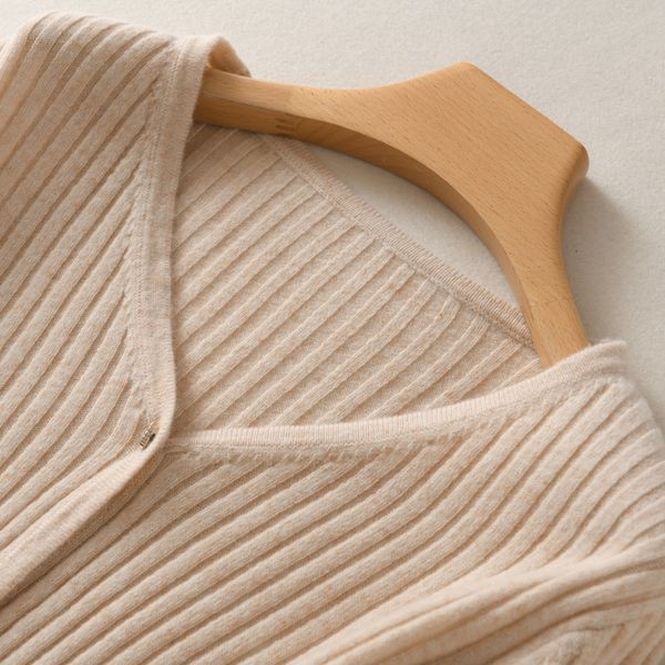 women's sweaters female heart with high elasticity, neck in v, 100% wool, nightgown, spring, autumn, , soft, knitted, 7-colour 63d5, White;black
women's sweaters female heart with high elasticity, neck in v, 100% wool, nightgown, spring, autumn, , soft, knitted, 7-colour 63d5, White;black