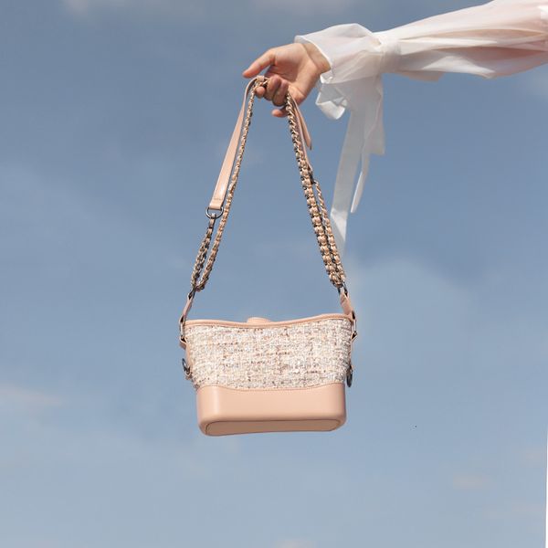 backpack advanced color matching small fragrance wind wandering female fashion single shoulder slung chain bag
backpack advanced color matching small fragrance wind wandering female fashion single shoulder slung chain bag