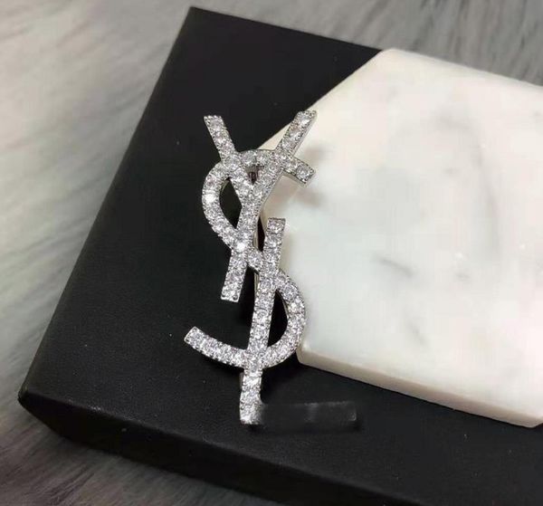 2021 new european and american temperament fashion personality diamond brooch suit coat sweater accessories brooch pin, Gray
2021 new european and american temperament fashion personality diamond brooch suit coat sweater accessories brooch pin, Gray
