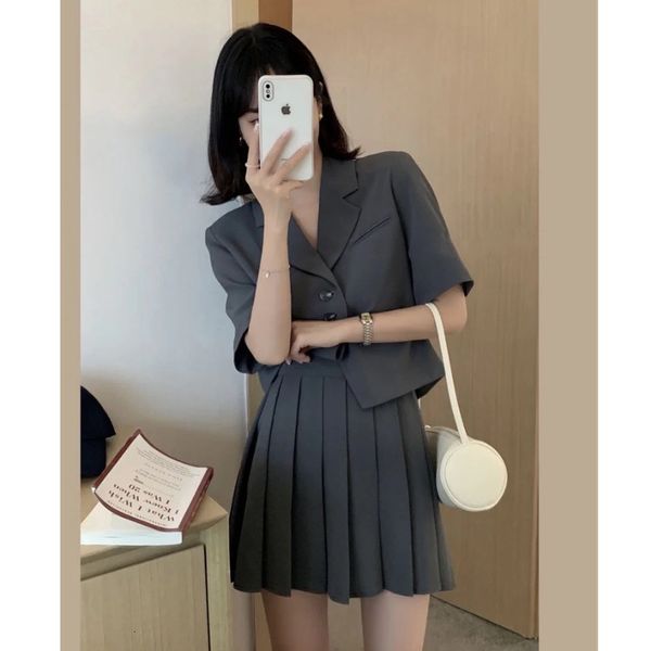 summer 2021 lapel suit short sleeve coat + high waist slim pleated skirt two piece suit female, White
summer 2021 lapel suit short sleeve coat + high waist slim pleated skirt two piece suit female, White