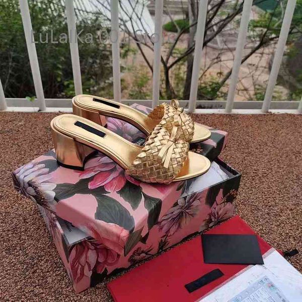 2021 brand cross woven high heels slippers women leather braid bow designer slides summer party shoes ladies flats flip flops, Black
2021 brand cross woven high heels slippers women leather braid bow designer slides summer party shoes ladies flats flip flops, Black