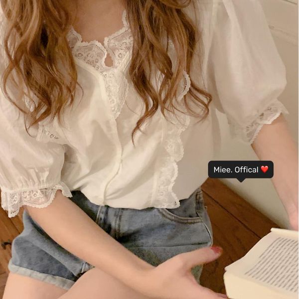women's blouses & shirts retro solid lace stitched shirt 2021 summer fashion loose v-neck short puffs sleeve crop blouse streetwear, White
women's blouses & shirts retro solid lace stitched shirt 2021 summer fashion loose v-neck short puffs sleeve crop blouse streetwear, White